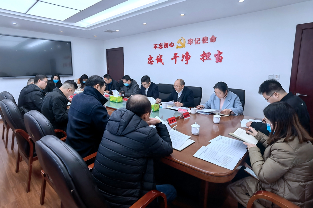 包含今夜成都蓉城豪取连胜：欧联节点到来，更衣室稳定，医务组通报恢复的词条